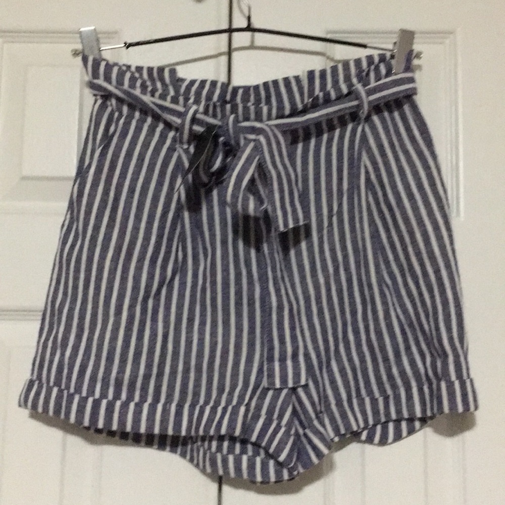 New woven shorts